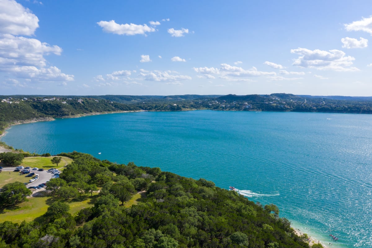 Blue waters of Canyon Lake